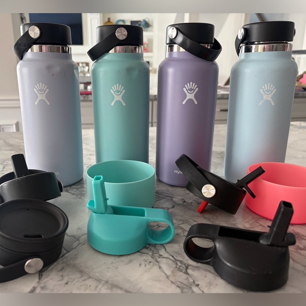 Set of four 32oz hydroflask water bottles